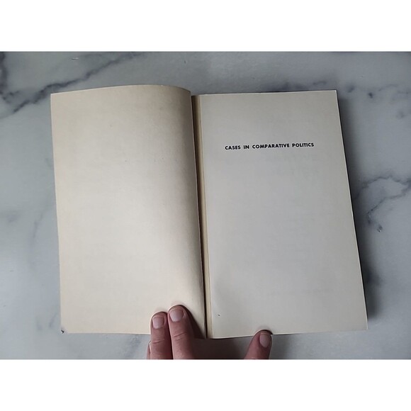 Cases In Comparative Politics Edited By James B. Christoph Paperback - Picture 2 of 10